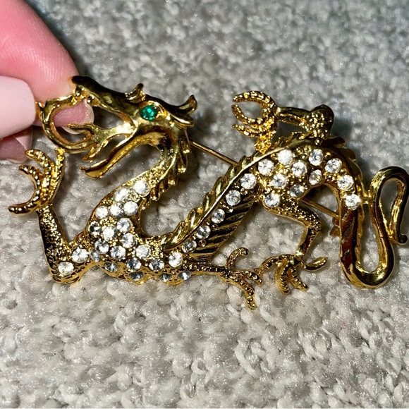Vintage Gold Tone Chinese Dragon Clear Rhinestone Body Green Stone Eye Brooch - Picture 8 of 10